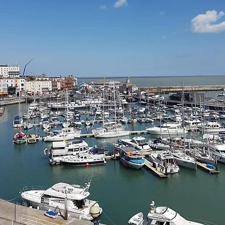 Seas The Day Beachfront Apartment Ramsgate - Sleeps 4 Exterior photo