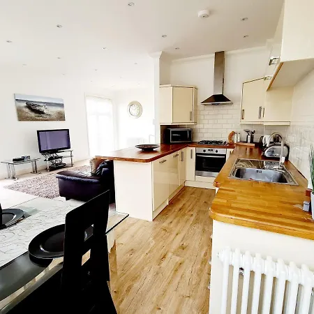 Seas The Day Beachfront Apartment Ramsgate - Sleeps 4 Exterior photo