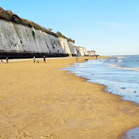 Seas The Day Beachfront Apartment Ramsgate - Sleeps 4 Exterior photo