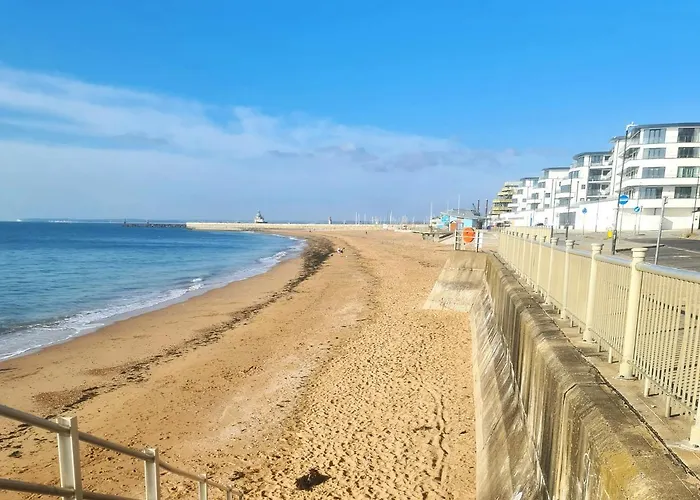 Seas The Day Beachfront Apartment Ramsgate - Sleeps 4