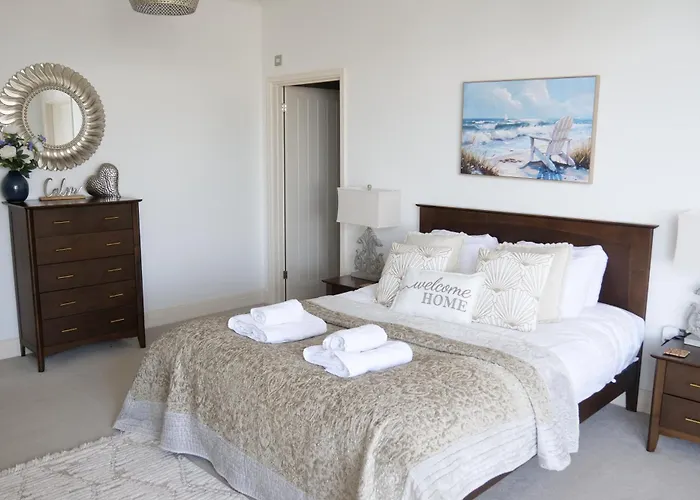 Seas The Day Beachfront Apartment Ramsgate - Sleeps 4