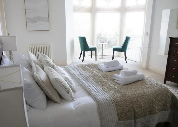 Seas The Day Beachfront Apartment Ramsgate - Sleeps 4