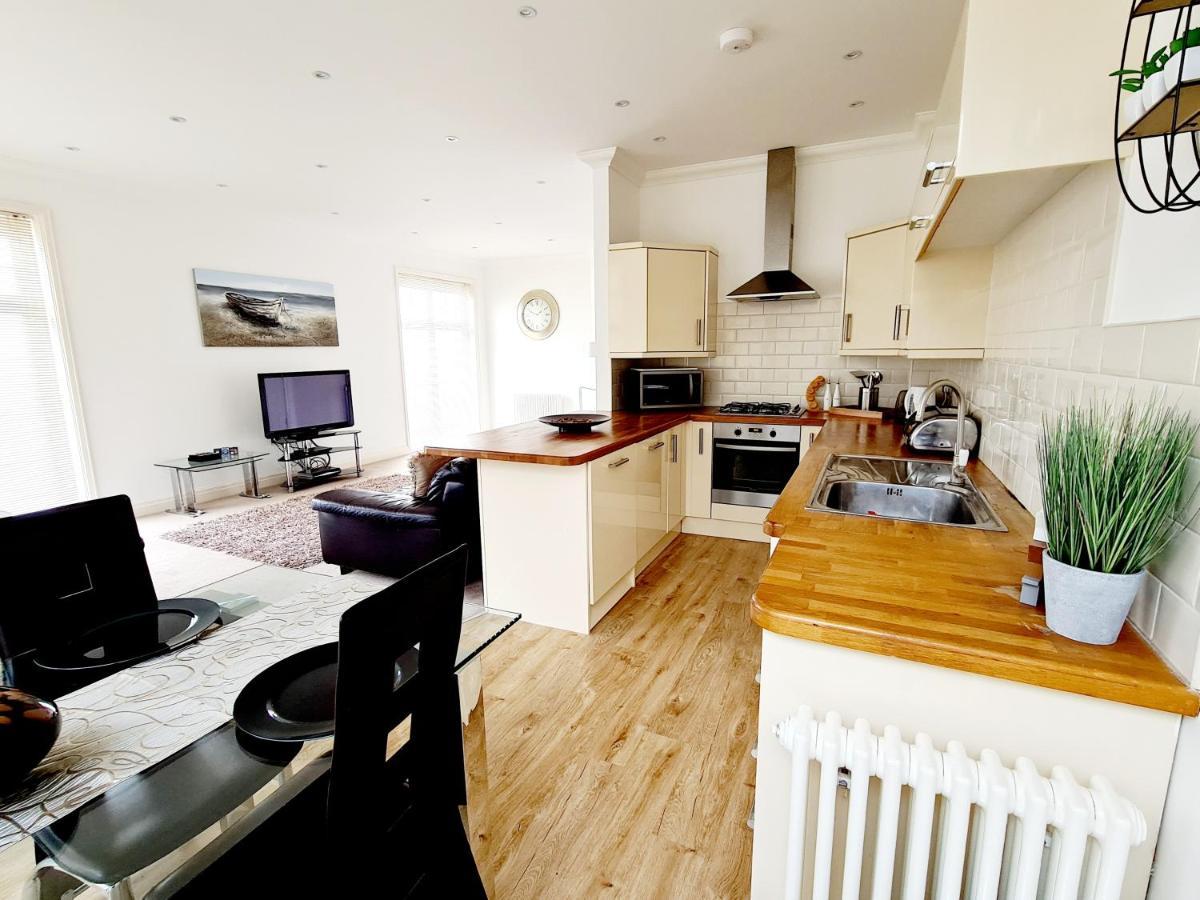Apartment Seas The Day Beachfront - Sleeps 4 *