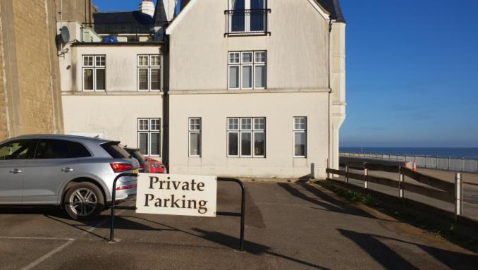 Seas The Day Beachfront - Sleeps 4 Apartment Ramsgate