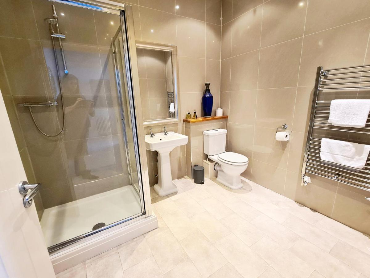 Seas The Day Beachfront - Sleeps 4 Apartment *