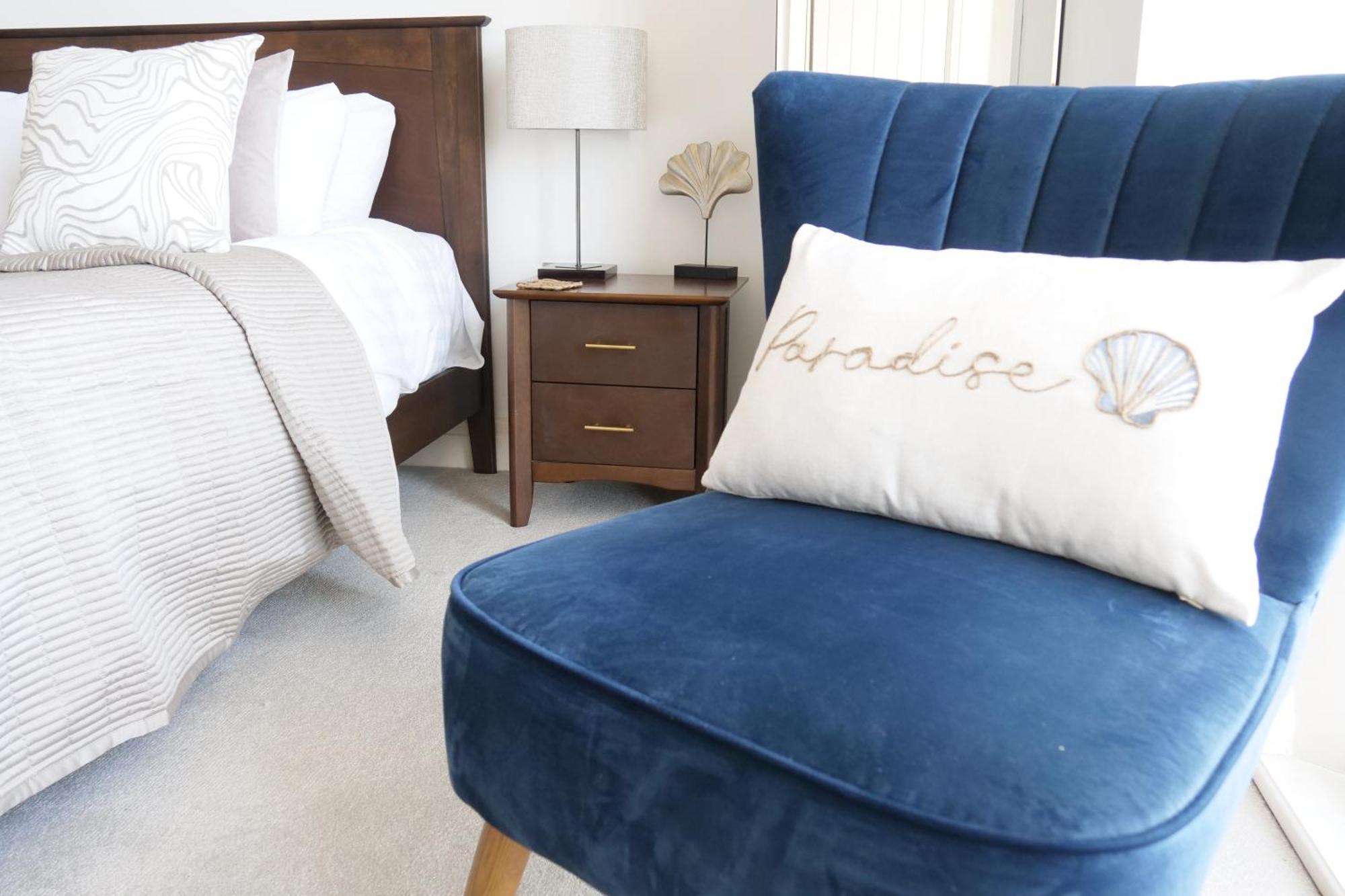 Seas The Day Beachfront - Sleeps 4